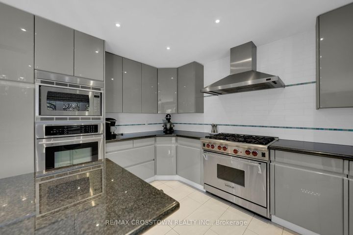 Photo 5 at 72 Glenayr Road, Bayview Hill, Richmond Hill