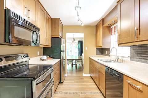 Photo 3 at 173 Toronto Street, Queen's Park, Barrie