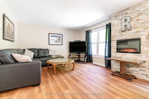 Photo 10 at 173 Toronto Street, Queen's Park, Barrie