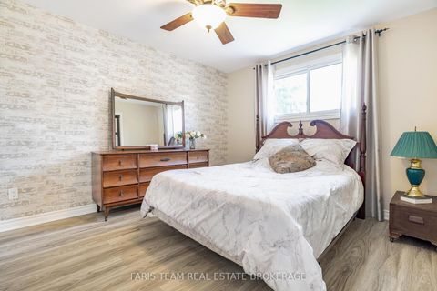 Photo 14 at 173 Toronto Street, Queen's Park, Barrie