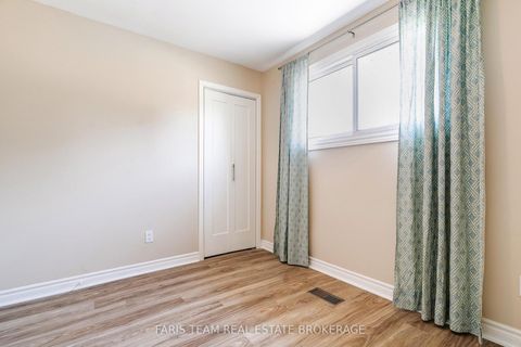 Photo 18 at 173 Toronto Street, Queen's Park, Barrie