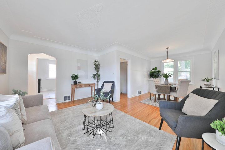 Photo 3 at 15 East 41st Street, Sunninghill, Hamilton