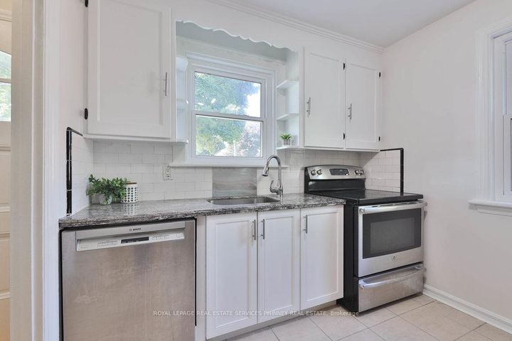 Photo 5 at 15 East 41st Street, Sunninghill, Hamilton
