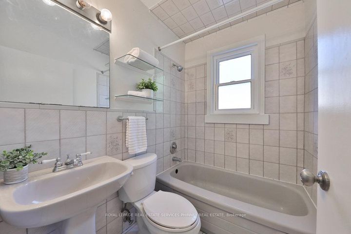 Photo 12 at 15 East 41st Street, Sunninghill, Hamilton