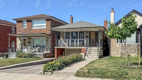 Photo 2 at 14 Little Boulevard, Belgravia, Toronto