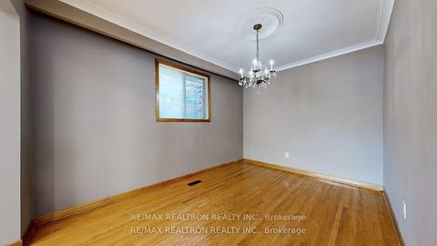 Photo 11 at 14 Little Boulevard, Belgravia, Toronto