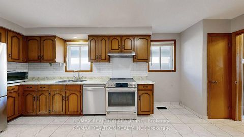 Photo 15 at 14 Little Boulevard, Belgravia, Toronto
