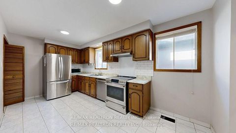 Photo 16 at 14 Little Boulevard, Belgravia, Toronto