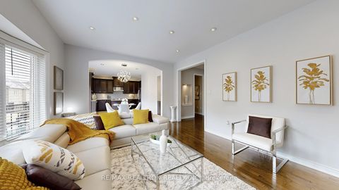 Photo 10 at 255 SELWYN Road, Jefferson, Richmond Hill