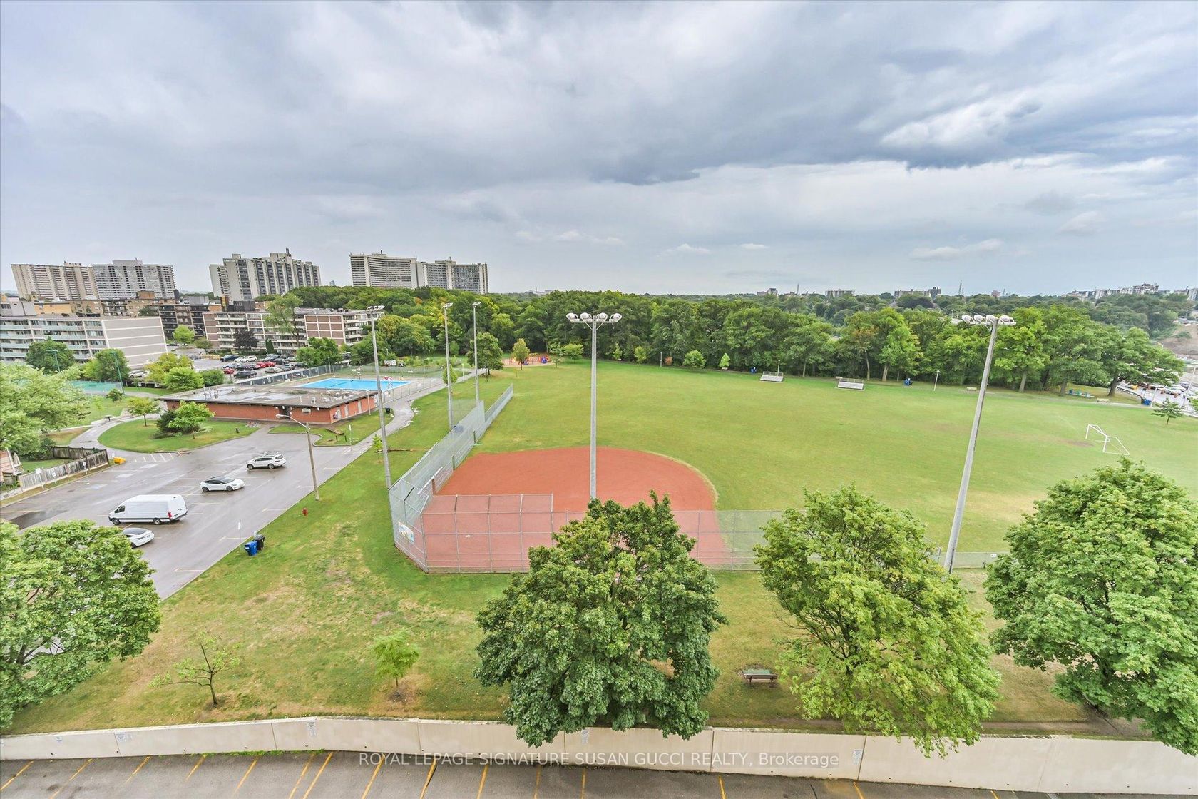 616 - 1 Leaside Park Drive, Leaside, Toronto 