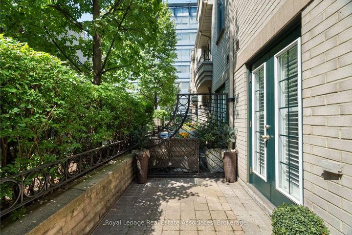 Photo 3 at 8 - 1 Baxter Street, Moore Park, Toronto