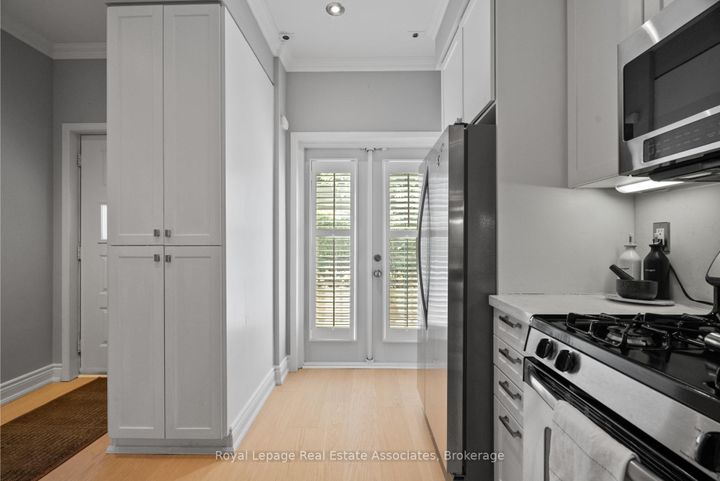 Photo 8 at 8 - 1 Baxter Street, Moore Park, Toronto
