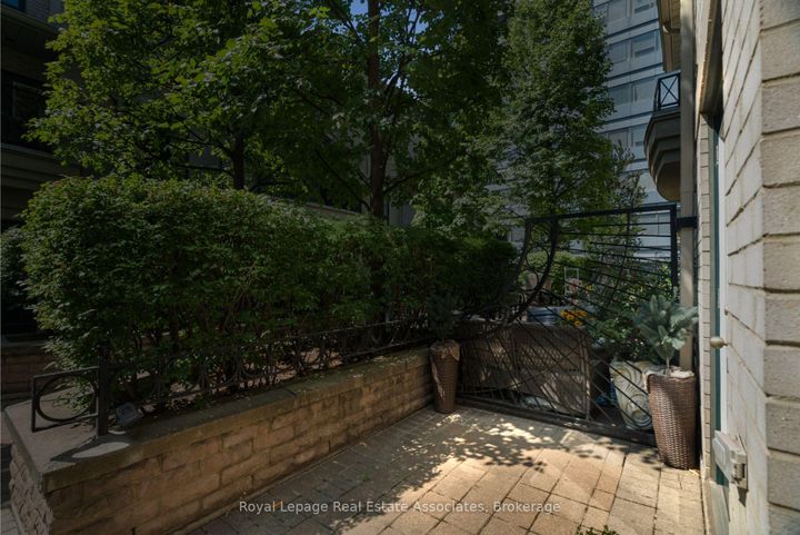 Photo 37 at 8 - 1 Baxter Street, Moore Park, Toronto