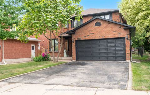 Photo 1 at 1252 Greenwood Crescent, CV Clearview, Oakville