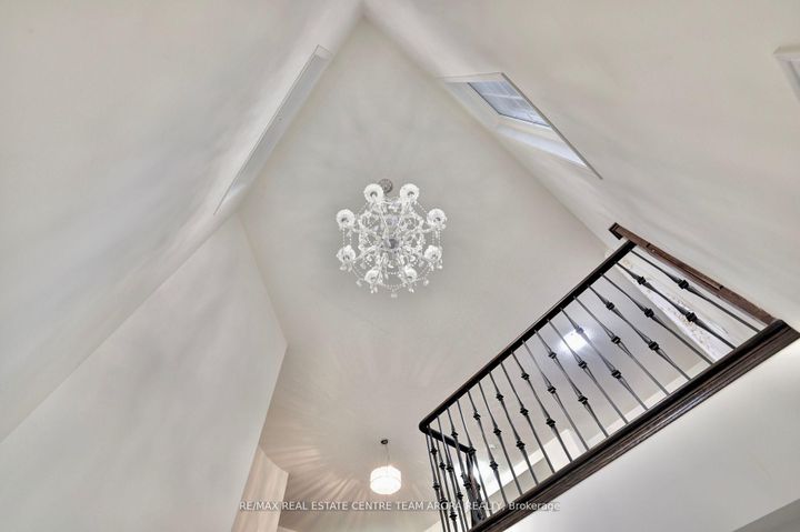 Photo 5 at 329 Brisdale Drive, Fletcher's Meadow, Brampton