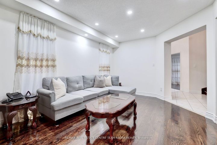 Photo 9 at 329 Brisdale Drive, Fletcher's Meadow, Brampton
