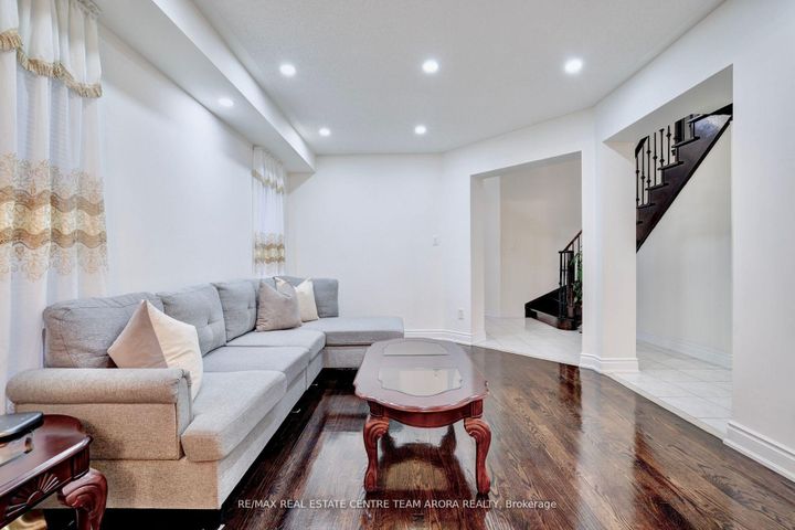 Photo 10 at 329 Brisdale Drive, Fletcher's Meadow, Brampton