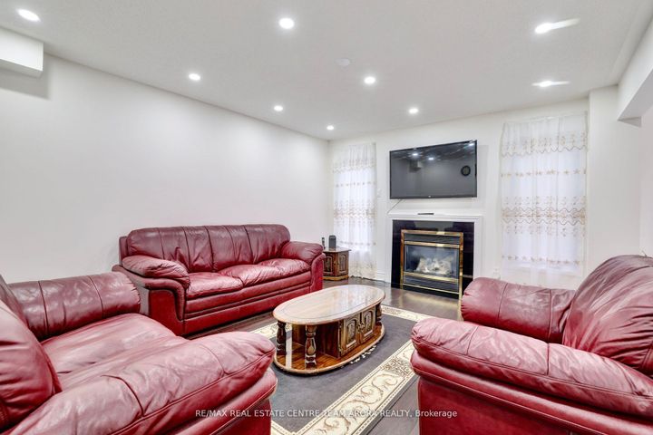 Photo 14 at 329 Brisdale Drive, Fletcher's Meadow, Brampton