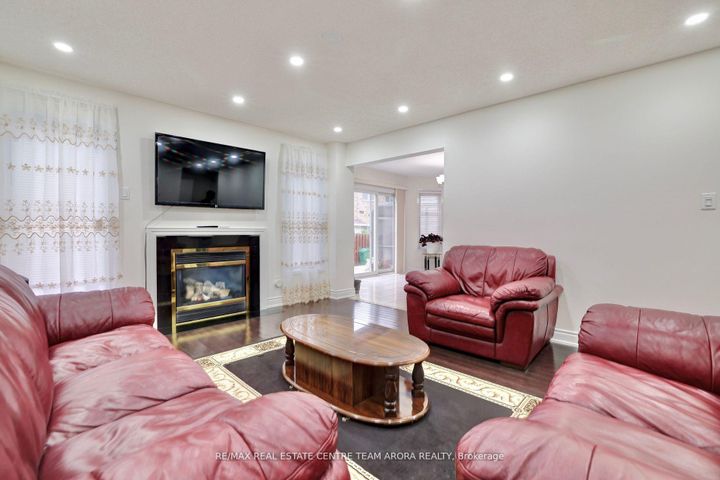 Photo 15 at 329 Brisdale Drive, Fletcher's Meadow, Brampton