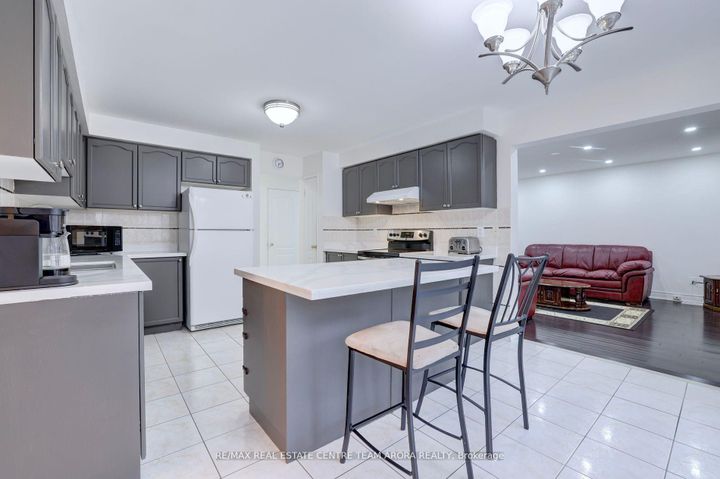 Photo 17 at 329 Brisdale Drive, Fletcher's Meadow, Brampton