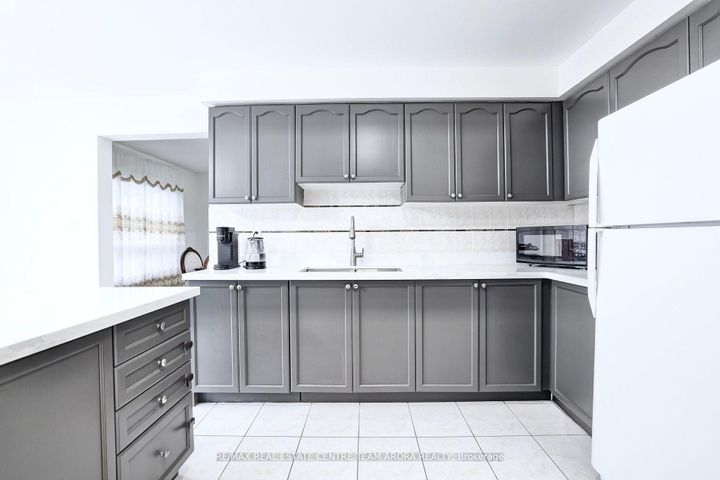 Photo 20 at 329 Brisdale Drive, Fletcher's Meadow, Brampton