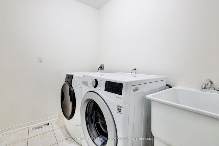 Photo 37 at 329 Brisdale Drive, Fletcher's Meadow, Brampton