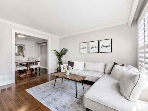Photo 3 at 33 Everett Crescent, Lumsden, Toronto