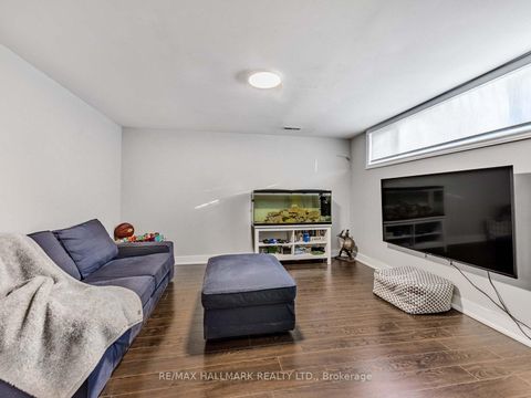 Photo 4 at 33 Everett Crescent, Lumsden, Toronto