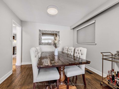Photo 5 at 33 Everett Crescent, Lumsden, Toronto
