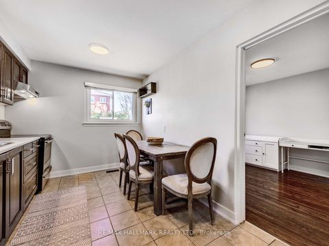 Photo 7 at 33 Everett Crescent, Lumsden, Toronto