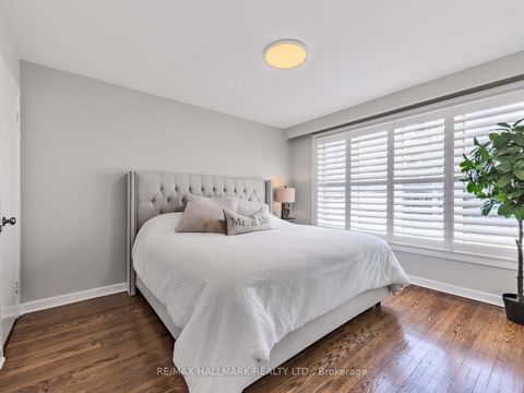 Photo 11 at 33 Everett Crescent, Lumsden, Toronto