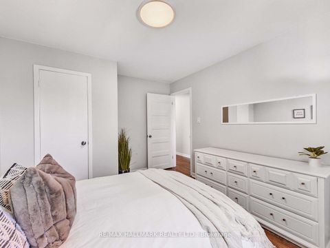 Photo 14 at 33 Everett Crescent, Lumsden, Toronto
