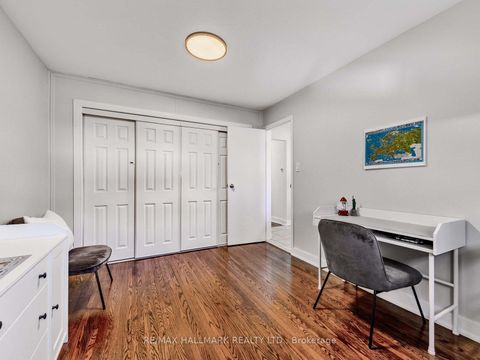 Photo 16 at 33 Everett Crescent, Lumsden, Toronto