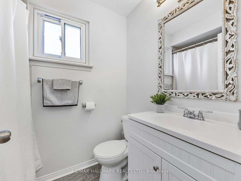 Photo 17 at 33 Everett Crescent, Lumsden, Toronto