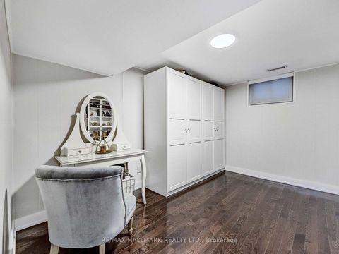 Photo 19 at 33 Everett Crescent, Lumsden, Toronto