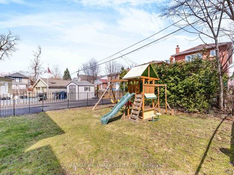Photo 23 at 33 Everett Crescent, Lumsden, Toronto