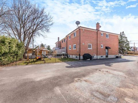 Photo 24 at 33 Everett Crescent, Lumsden, Toronto