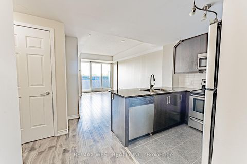 Photo 4 at 627 - 15 James Finlay Way, CFB, Toronto