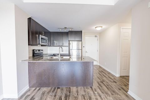 Photo 7 at 627 - 15 James Finlay Way, CFB, Toronto