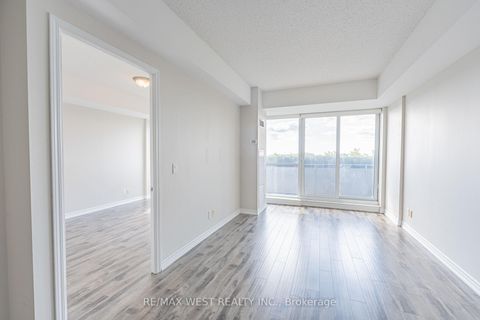 Photo 9 at 627 - 15 James Finlay Way, CFB, Toronto