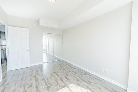 Photo 10 at 627 - 15 James Finlay Way, CFB, Toronto
