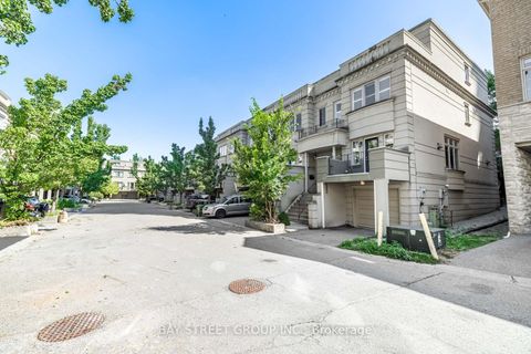 Photo 2 at 35 William Poole Way, Willowdale East, Toronto