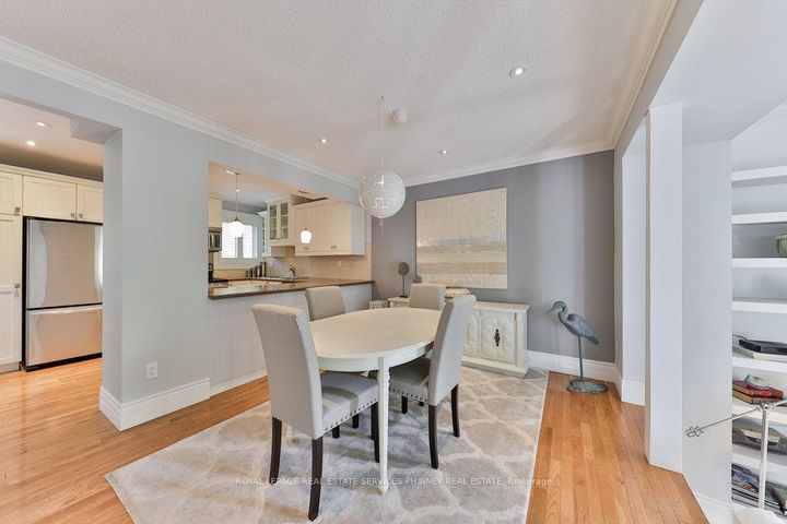 Photo 5 at 27 - 1250 Marlborough Court, CP College Park, Oakville