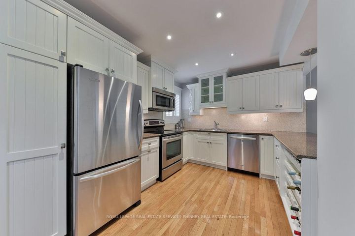 Photo 7 at 27 - 1250 Marlborough Court, CP College Park, Oakville