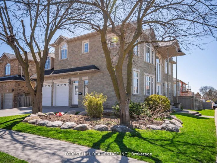 Photo 2 at 18 Highland Hill, Glen Park, Toronto