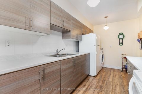 Photo 7 at 808 - 5 Frith Road, Jane Heights, Toronto
