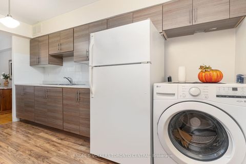 Photo 8 at 808 - 5 Frith Road, Jane Heights, Toronto