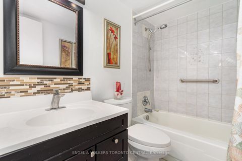 Photo 11 at 808 - 5 Frith Road, Jane Heights, Toronto