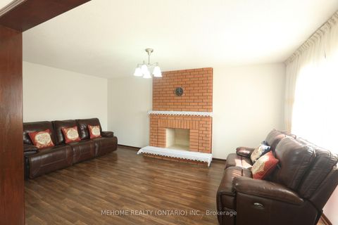 Photo 9 at 70 Governor Crescent, East Woodbridge, Vaughan