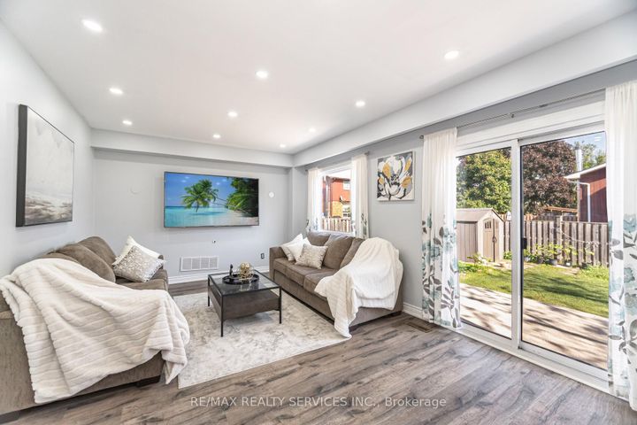 Photo 7 at 73 Blackthorn Lane, Brampton North, Brampton